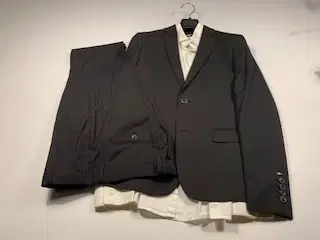 Konfirmationstøj i perfekt stand