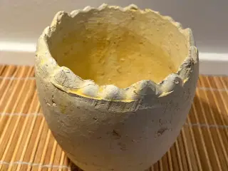 Keramisk krukke i æggeskalsform