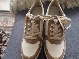 Reiker sneakers