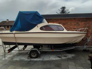 Kabinbåd MARINA BOATS LTD 