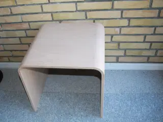 Hjellegjerde, Skammel / sidebord.