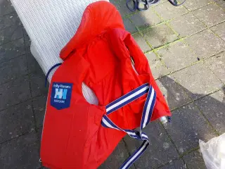 Redningsveste i mange størrelser, nogle er helt ny