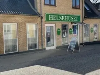 Butik tæt på gågaden i Frederikssund