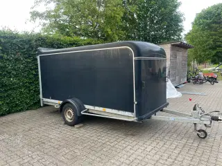 Nysynet rummelig lukket trailer