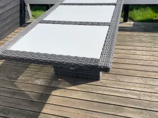 Havebord sælges