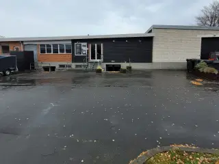 Regulært lager lokale centralt i Egå.