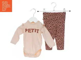 Baby bodystocking og leggings sæt fra Petit (str. 62)