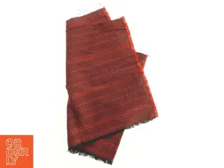 Rødt håndvævet tæppe (str. 122 x 48 cm)