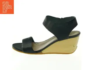 Sorte kilehælsandal fra Camper (str. 39)