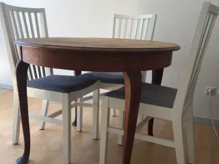 Rundt Træbord + 3 stole