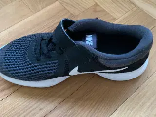 Sko, Nike, str. 35