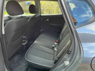 Kia -Venga 1,6 Active-128 Hk