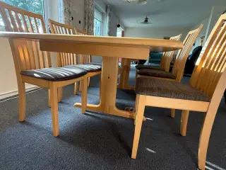 Sofabord med 6 stole