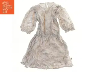 Blondekjole med blomsterbroderi fra Pomp de Lux (str. 134)