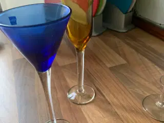 Snapseglas i forskellige farver 