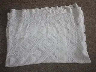 Hæklet dug i bomuld 140 x 102 cm