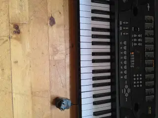 RIGTIG GODT KEYBOARD TIL SMÅ PENGE