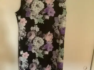 Skøn blomstret kjole - ny