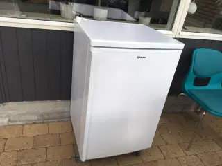 Køleskab GRAM 400 kr