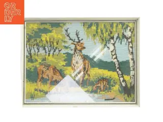 Broderet billede af hjorte i skov (str. 40x31 cm)