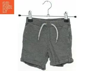 Grå shorts med snøre fra Name It (str. 92)