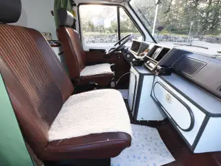 Veteran autocamper benzin motor. 