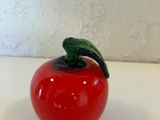 Rødt glas æble