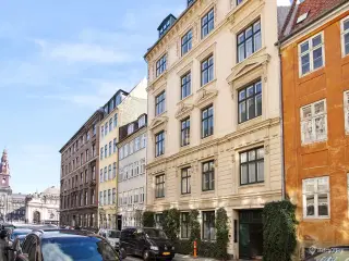 Lejemål nabo til Christiansborg 
