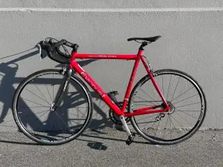 Rød Tiagra Racing Everest ryttercykel