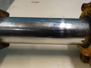 Hydrema 807 Hævecylinder 330256