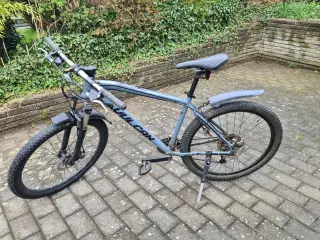 Velkørende Mustang MTB 27,5" med punkterfrie dæk