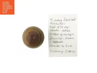 Antik trækugle (19. century inlaid ball) af tre træsorter (str. Ø 6 cm)