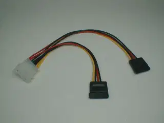 IDE til SATA kabler (power splitter)