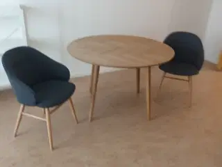 Bord  og 2  stole
