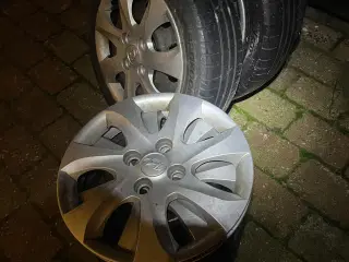 Hjundai fælge med navkapsler