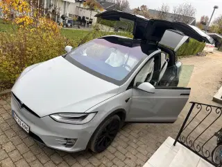 Tesla Model X  75D