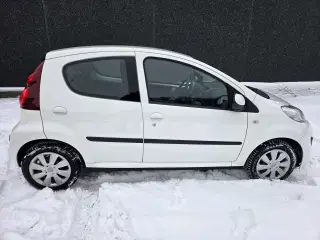 Peugeot 107 1,0 Motion White 68HK 5d