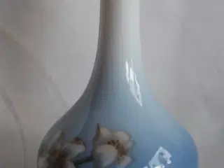 Vase med blomst fra Bing og Grøndahl