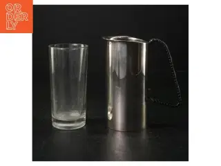 Sølvkande, 2-tårnet  og glas fra Richmond (str. H. 13,5 cm. ø 7 cm)