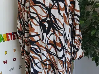 Kjole. Masai. Medium/38