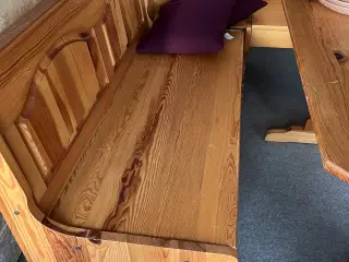 Flot bænk i kraftig fyrretræ