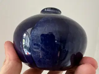 Blå keramik vase