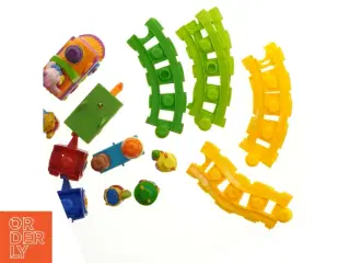 Legetøjstog med skinner og figurer fra Top Toy (str. 21 x 8 cm)