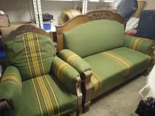 Gammelt sofa, stol og spidsestole