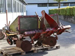 Bugseret plantemaskine. trænger til meget kærlig h