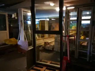 NYT TRÆ/ALU PARTI 94,8x211,8, KR. 3.200