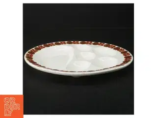 Porcelæns fad med ruminddeling fra Turi-design (str. Ø. 23,5 cm)