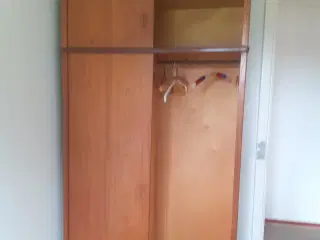 Klædeskab 