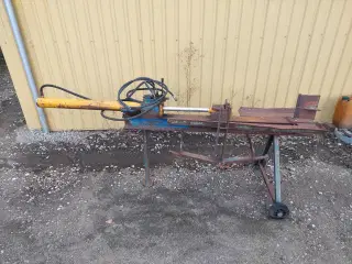 Brændekløver med hydraulikstation