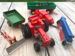 BRITAINS...MASSEY FERGUSON 595 og REDSKABER